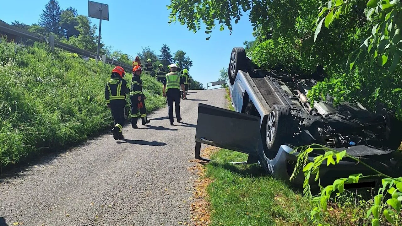 Mit Auto überschlagen, von Passanten befreit