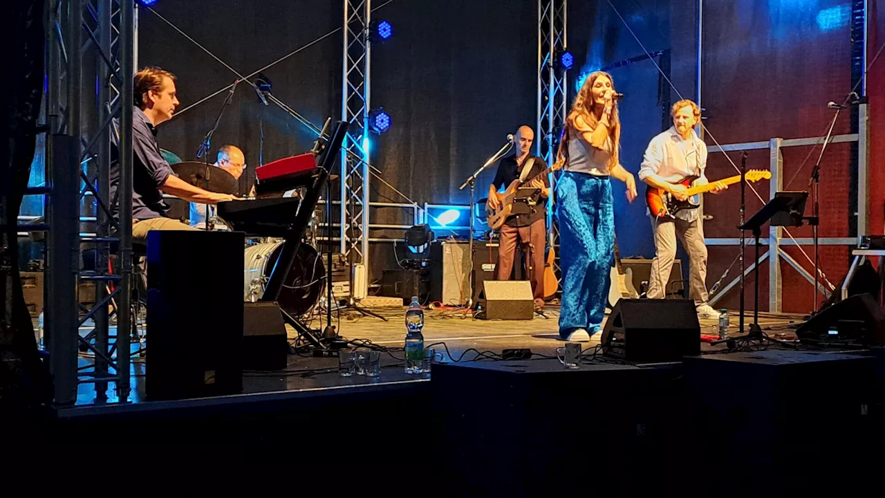 Monika Ballwein sang live in Kirchberg