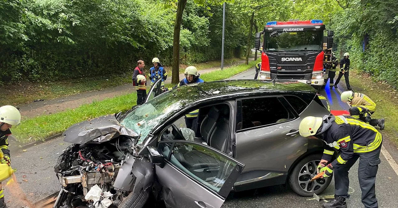 87-Jähriger baut schweren Unfall in Gütersloh: Stadtring Kattenstroth wieder befahrbar