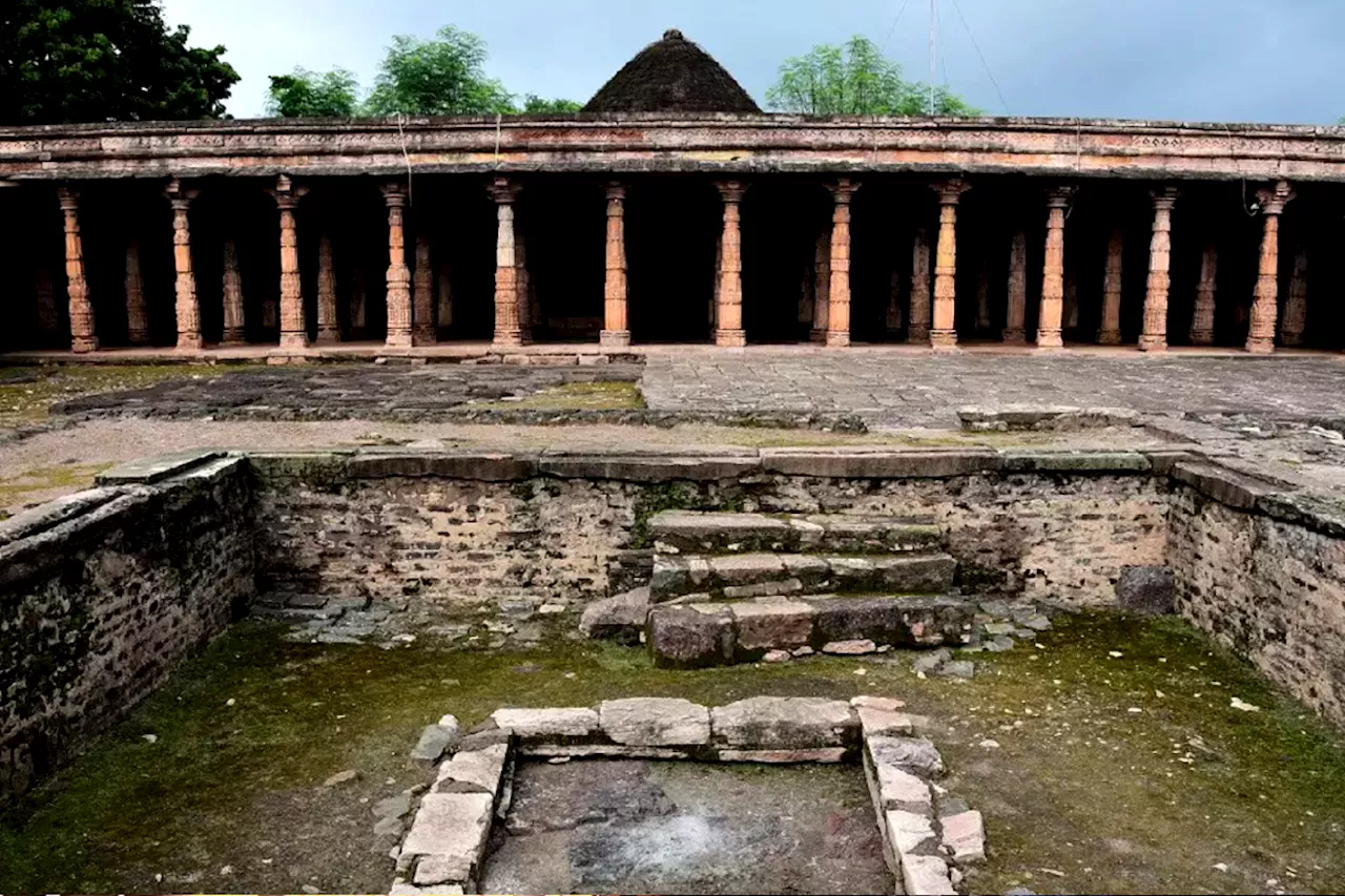 हिंदू-मुस्लिम के बाद जैन समाज का भोजशाला पर दावा, खुदाई में निकली मूर्तियां उनके देवी-देवताओं की, कोर्ट में याचिका मंजूर