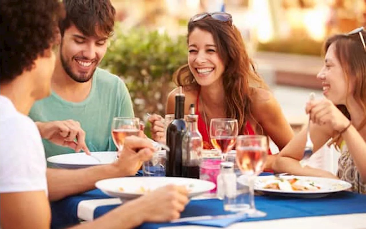 Vacanze all’insegna del gusto, il 96% degli italiani vuole mangiare bene: il sondaggio