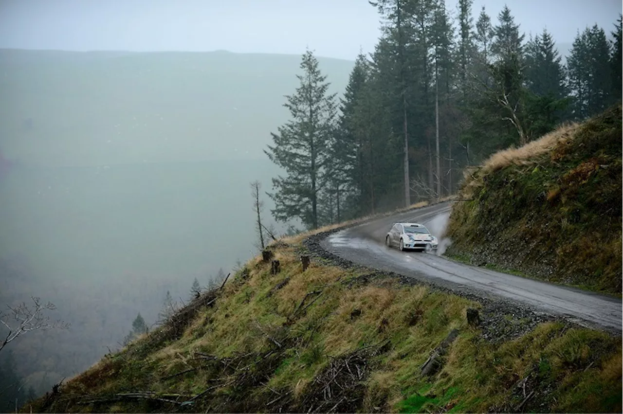 Wales: Sébastien Ogier pariert Latvala-Attacke