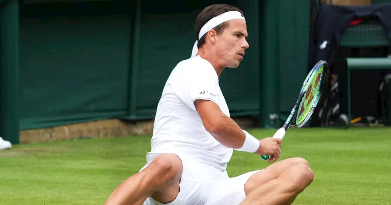 Wimbledon: Drama! Deutscher trotzt Schmerzen nach Sturz