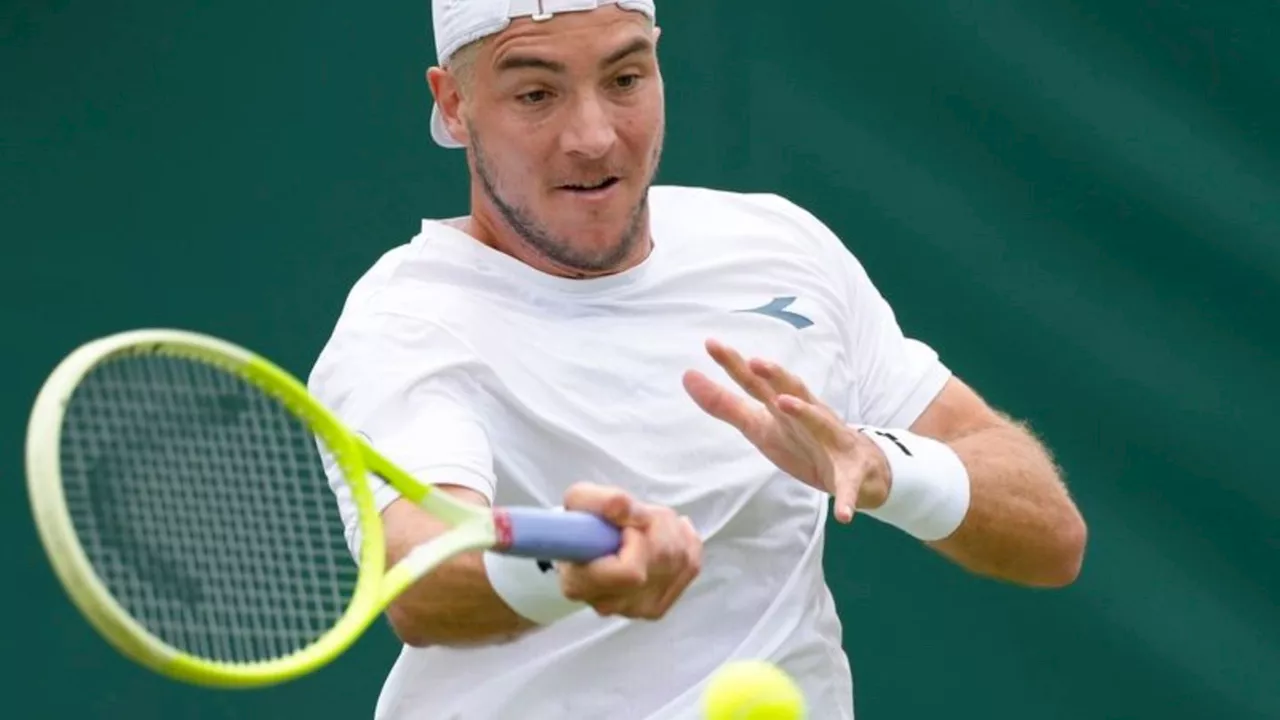 Tennis: Struff schafft Erstrundensieg in Wimbledon