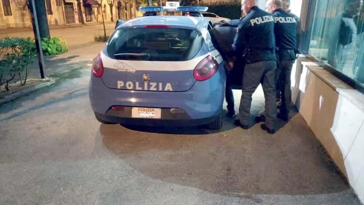 La violenta fuori dalla discoteca e riprende tutto col telefono: arrestato 19enne