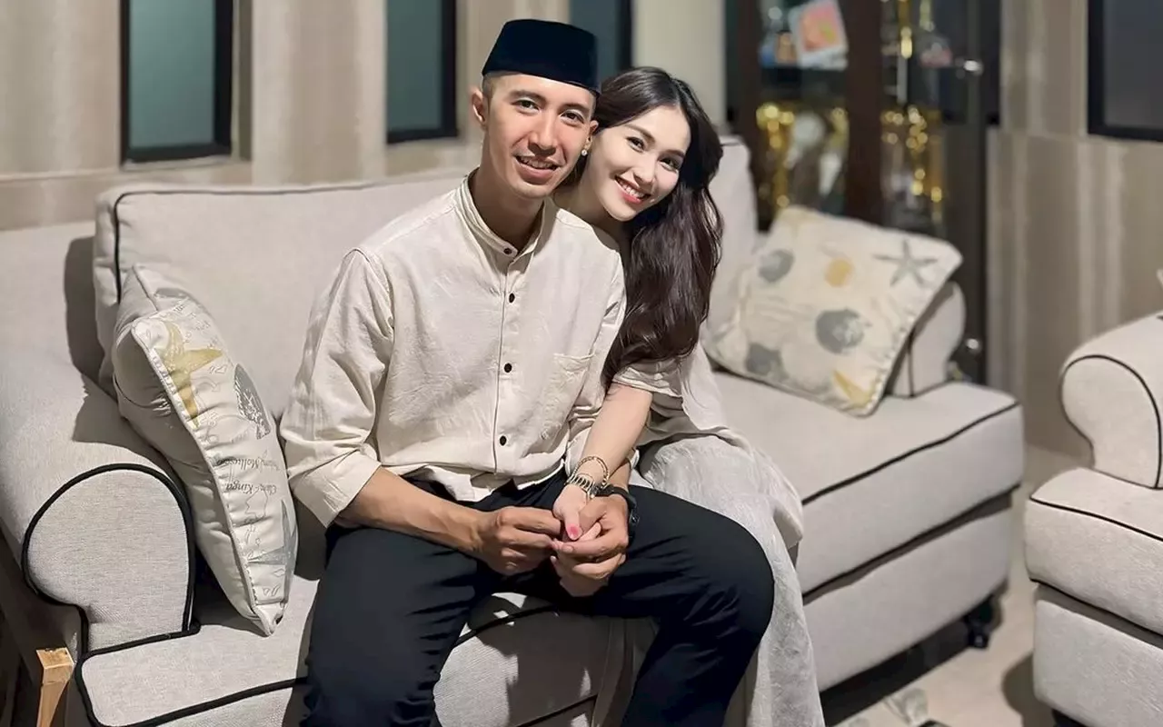 Ayu Ting Ting dan Calon Suami Dipastikan Gagal Naik ke Pelaminan