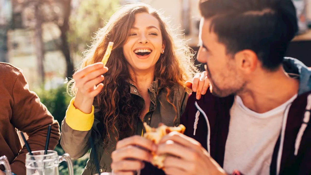 Pommes bei Hitze essen: Warum salzig jetzt wichtig ist