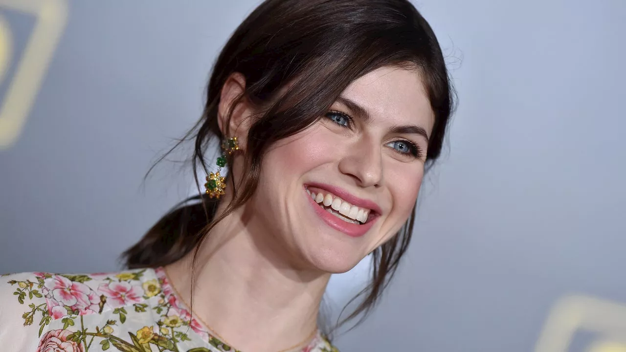 'The White Lotus' Star Alexandra Daddario Is Pregnant, Expecting First Child With Husband Andrew Form