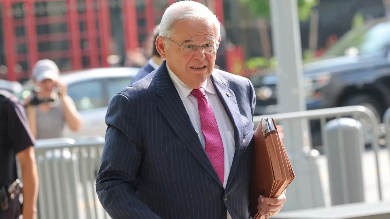 Sen. Bob Menendez's lawyer tells jury that prosecutors' bribery case 'dies here today'