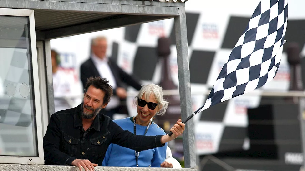 Keanu Reeves: Überraschender Auftritt mit Freundin am Sachsenring