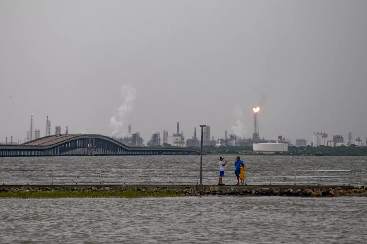 Power outages in Texas hinder Hurricane Beryl recovery, delay port and infrastructure restarts