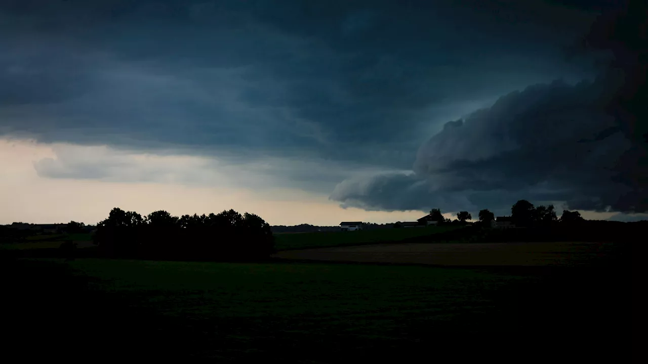 Riesige Unwetter-Front – Tausende ohne Strom