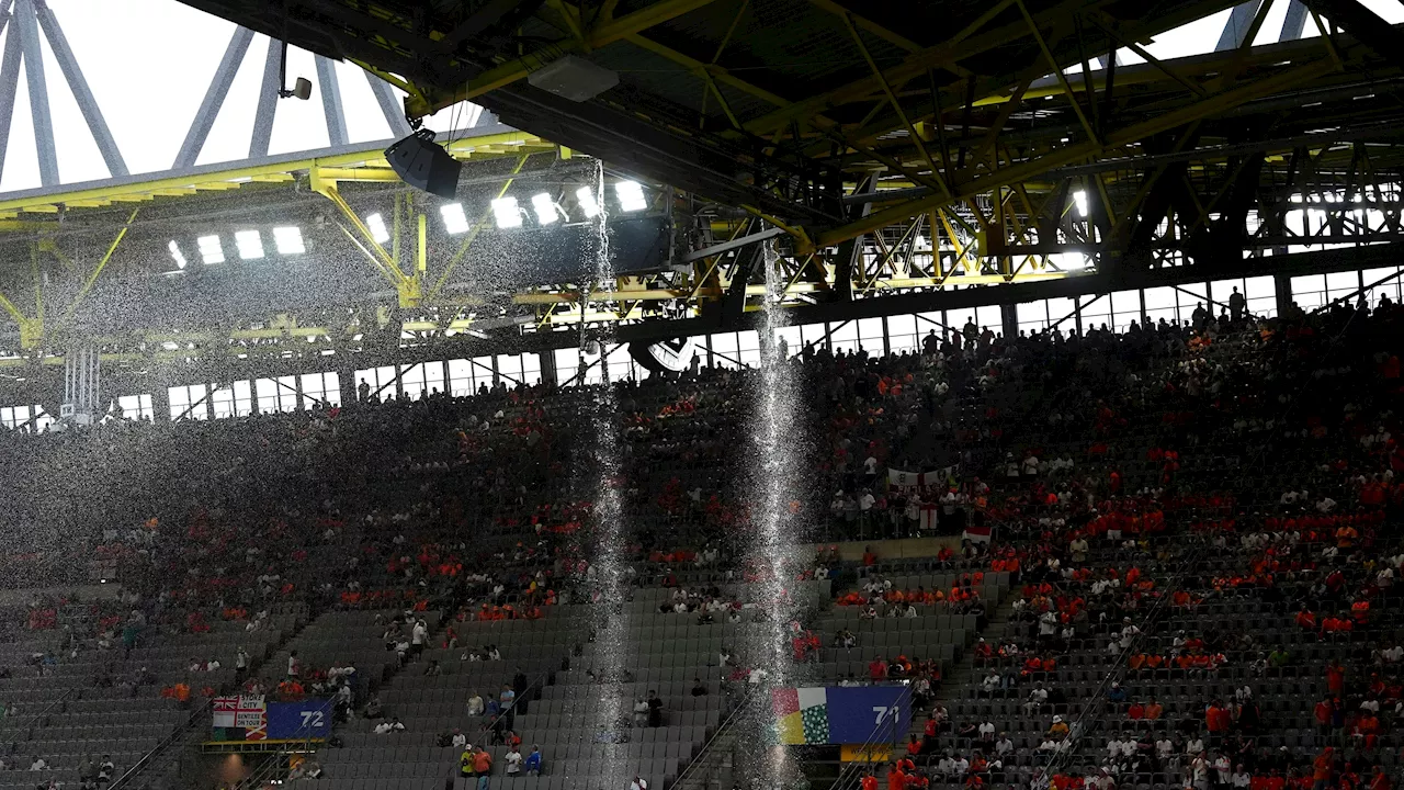 Wasserfälle im Stadion! Unwetter bremst Halbfinal-Party