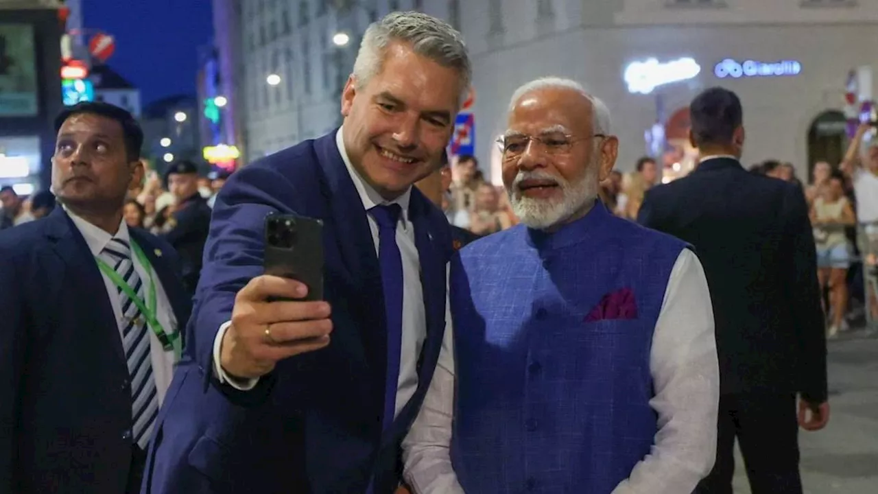 PM Modi In Austria: ऑस्ट्रिया में पीएम मोदी का जोरदार स्वागत, चासंलर नेहमर ने लगाया गले और ली सेल्फी; बोले- और मजबूत होगी दोस्ती