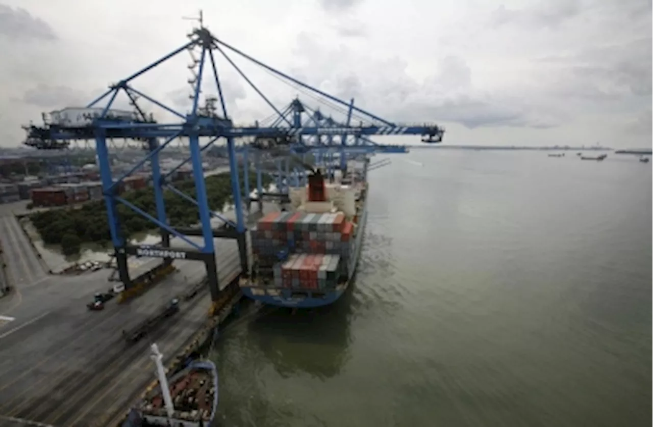 Container ship congestion spreads from Singapore to Port Klang