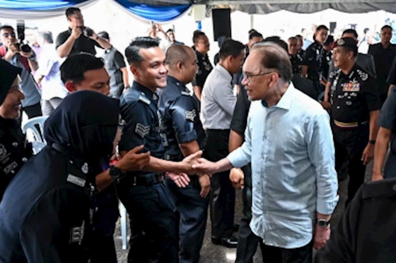 Enforcement agency personnel must have moral values and high discipline, says PM Anwar