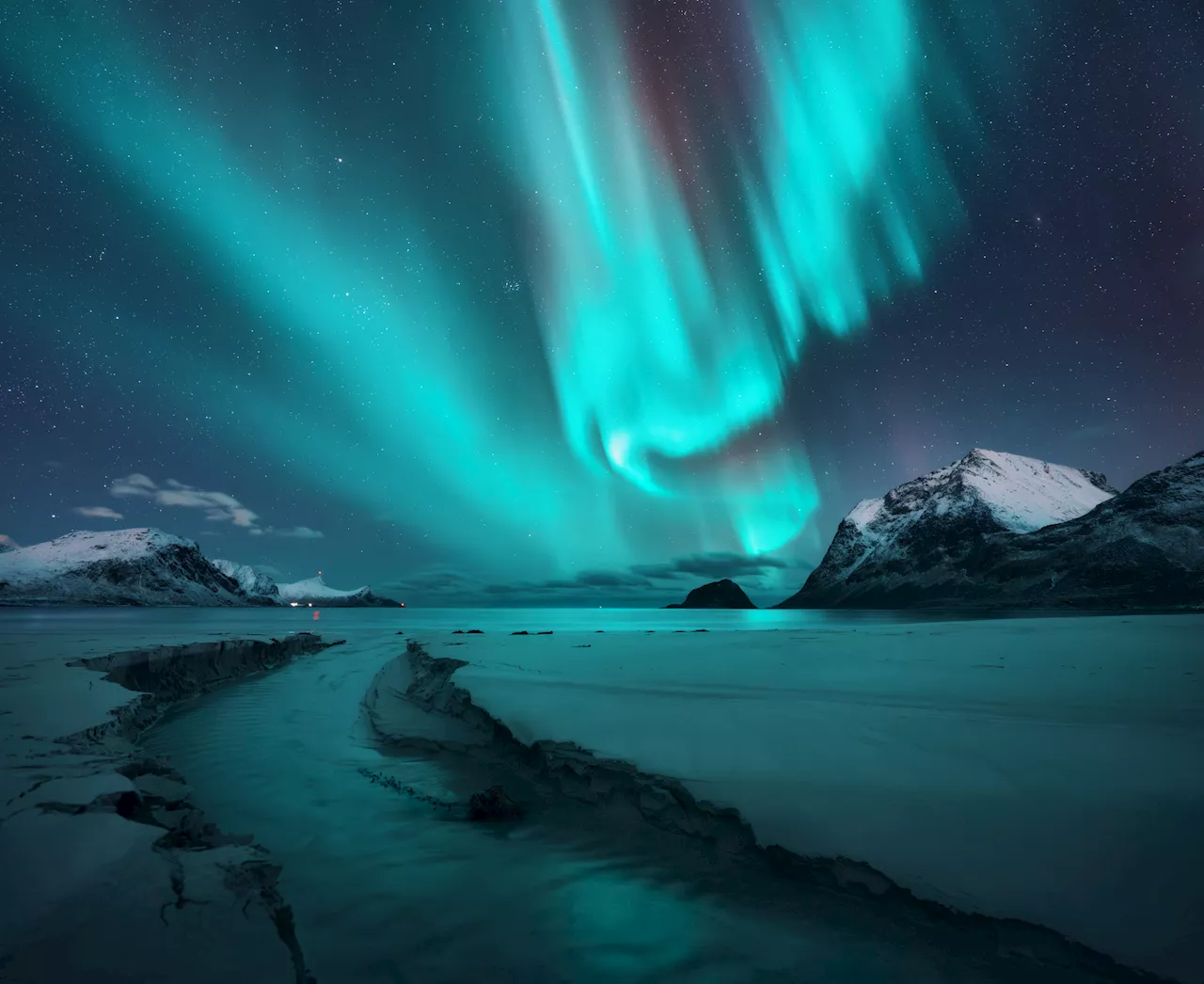 Auroras a 'Visual Warning' of the Damaging Power of Space Shocks—Study