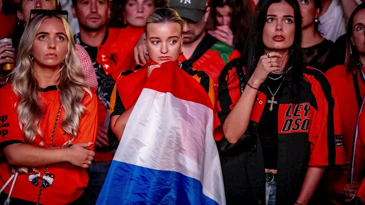 Oranje vlak voor tijd onderuit, Engeland naar finale • Spelers bedanken publiek in tranen