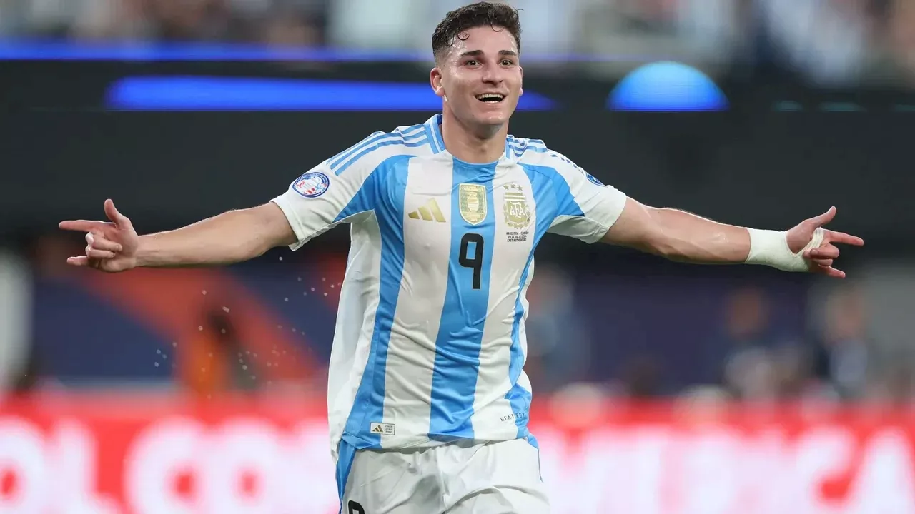 ¡La ‘Araña’ Álvarez! Julián no perdonó y montó a Argentina en la semifinal contra Canadá