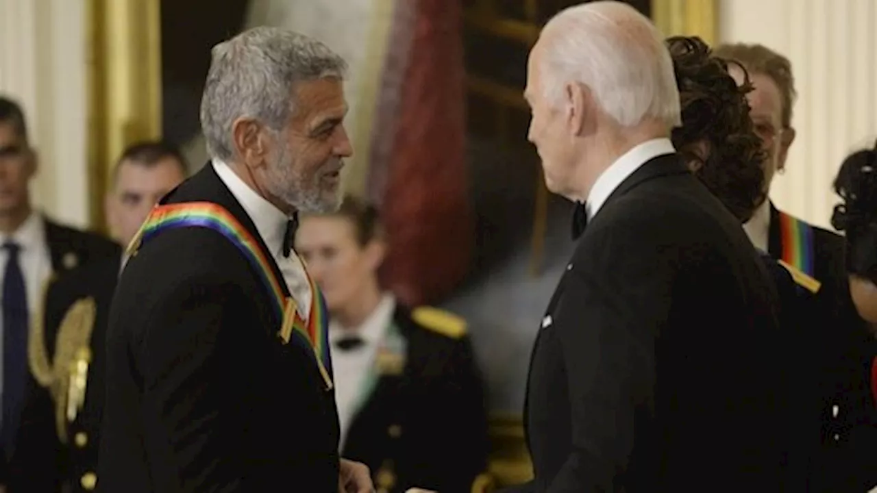 George Clooney roept 'vriend' Biden op om zich terug te trekken als presidentskandidaat