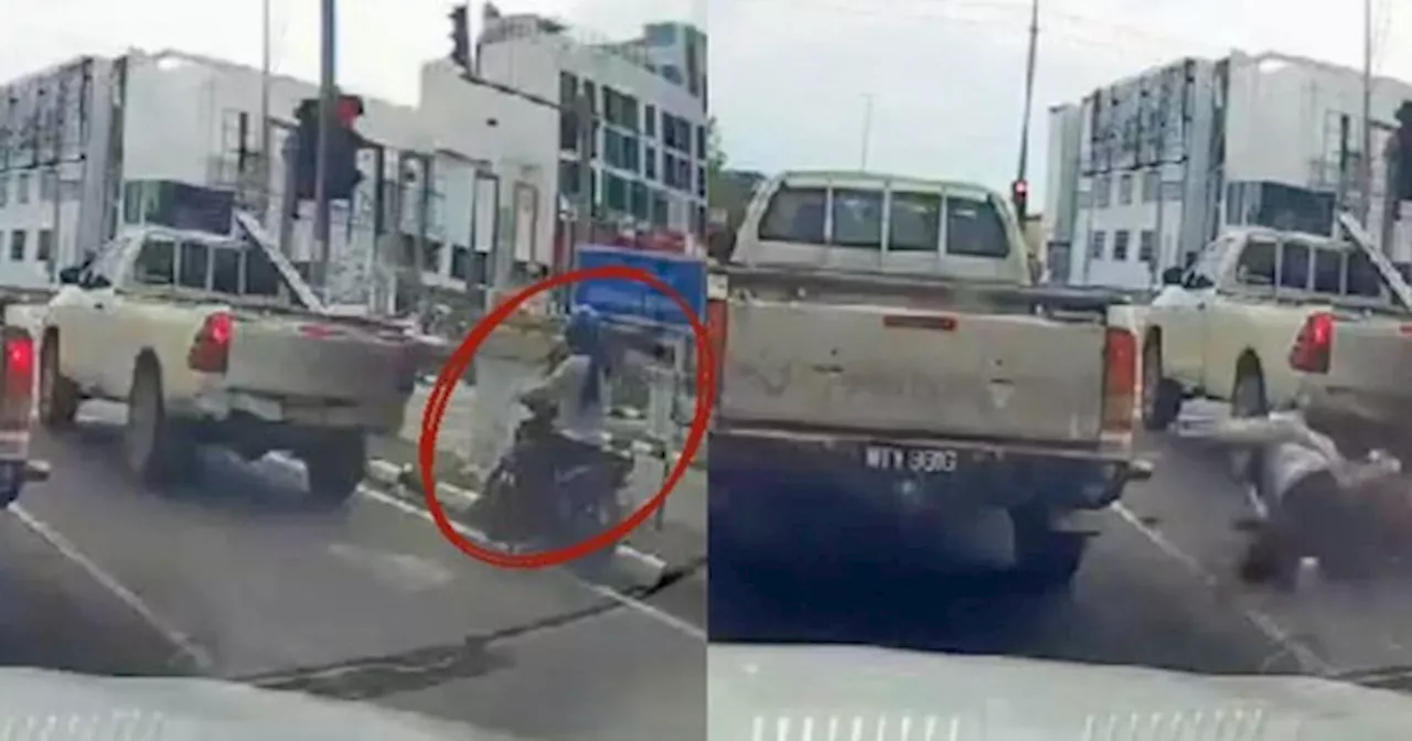 [VIDEO] Wanita Nyaris Maut Dihempap Kayu Balak Ketika Tunggu Di Traffic Light, Ngeri!