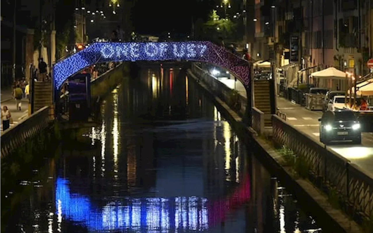 Milano, inaugurata 'Cupra illumina la notte': luce, design e sicurezza sui Navigli