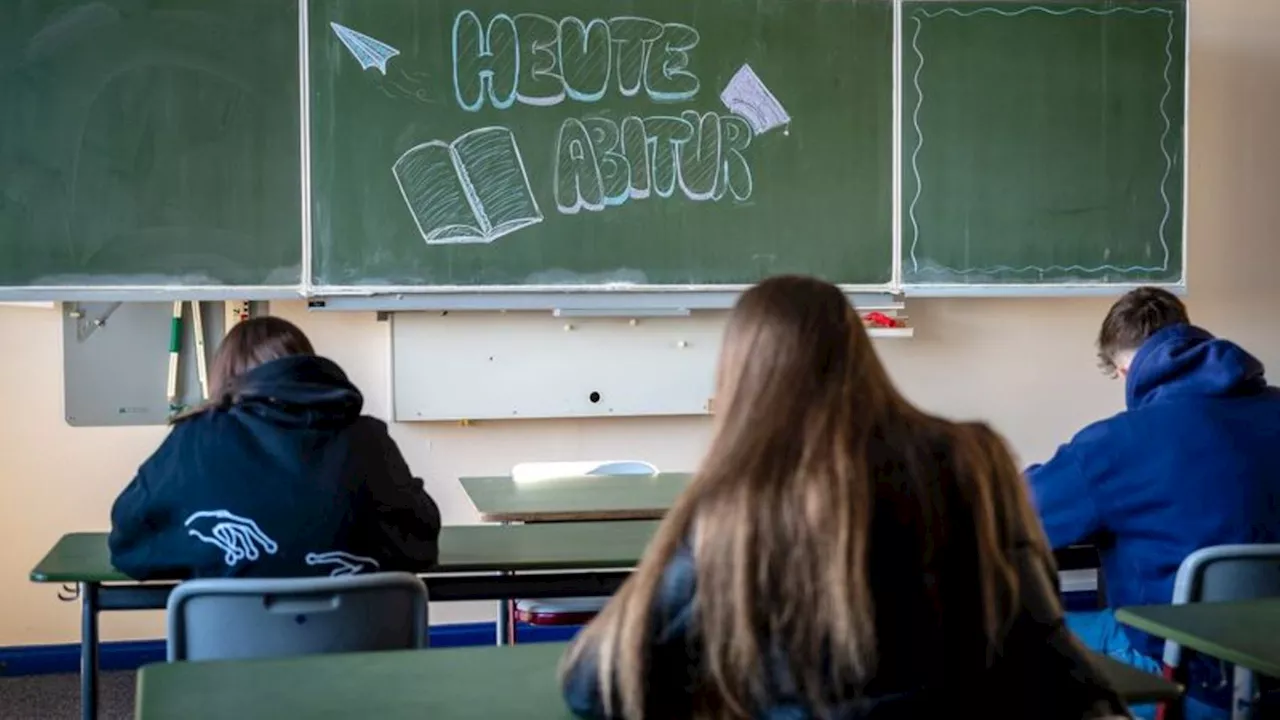 Schule: Abiturienten in Niedersachsen erneut besser als vor Corona