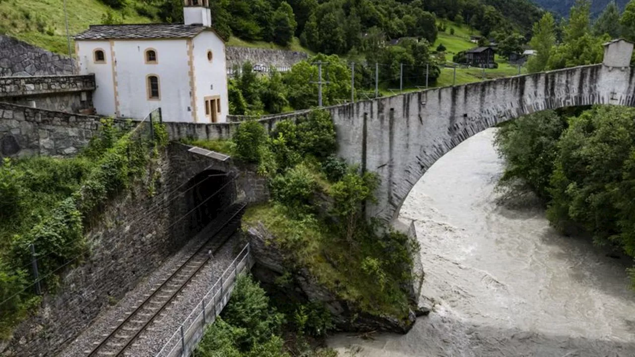 Unwetter und Verkehr: Nach Unwettern: Busse statt Bahnen nach Zermatt