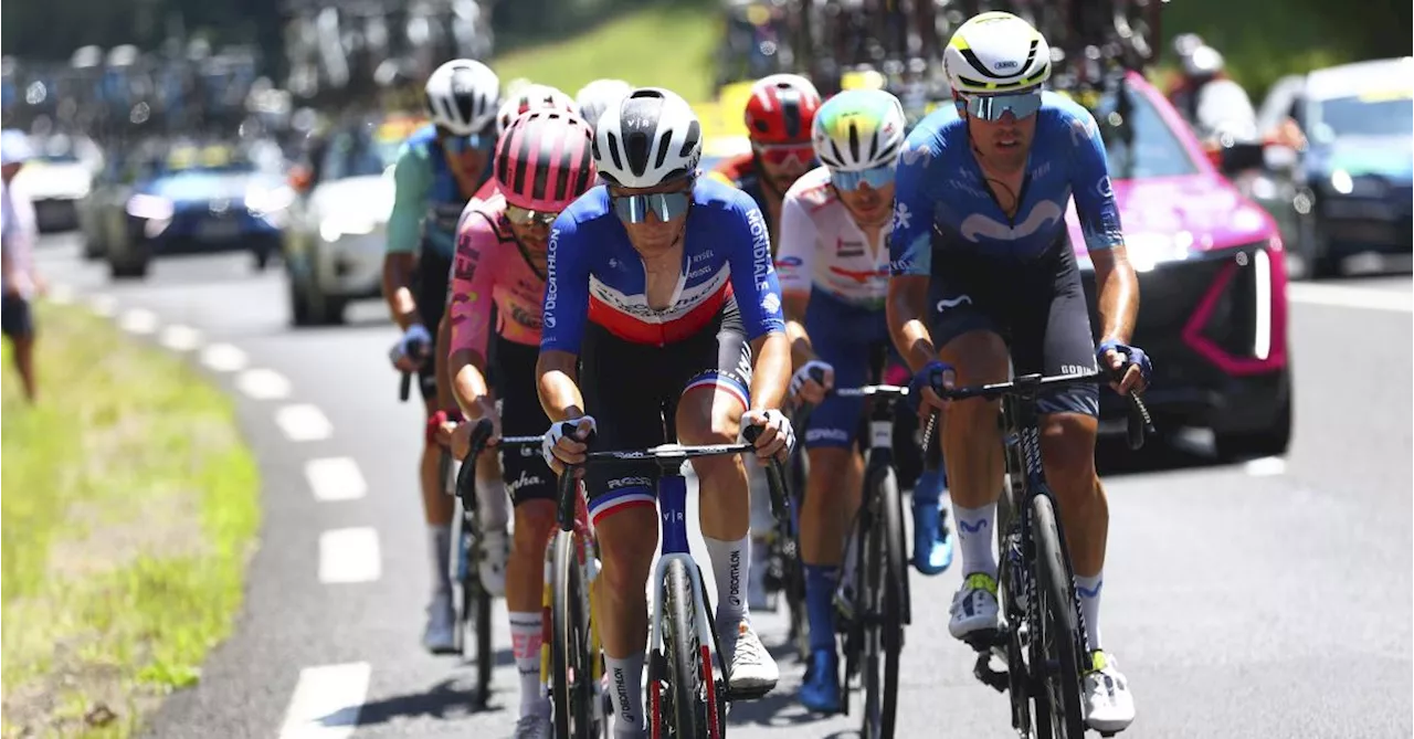 Tour de France : dix coureurs, dont Carapaz, prennent deux minutes sur le peloton (direct)