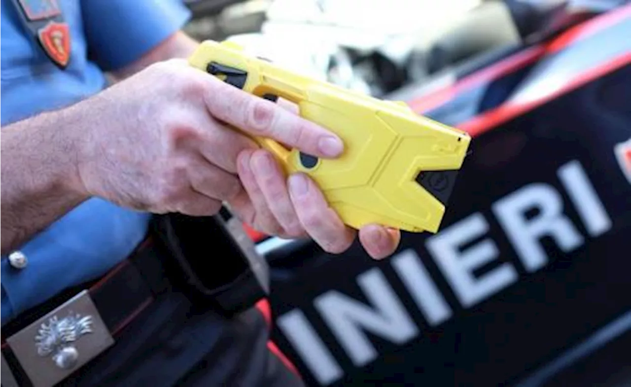 Alto Adige, colpito dal taser dei carabinieri: muore per arresto cardiaco