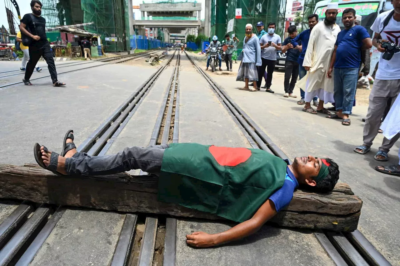 Bangladesh suspends job quotas after student protests