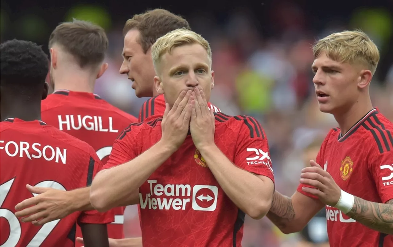 Van de Beek neemt op weg naar Girona vast afscheid van 'United-family'