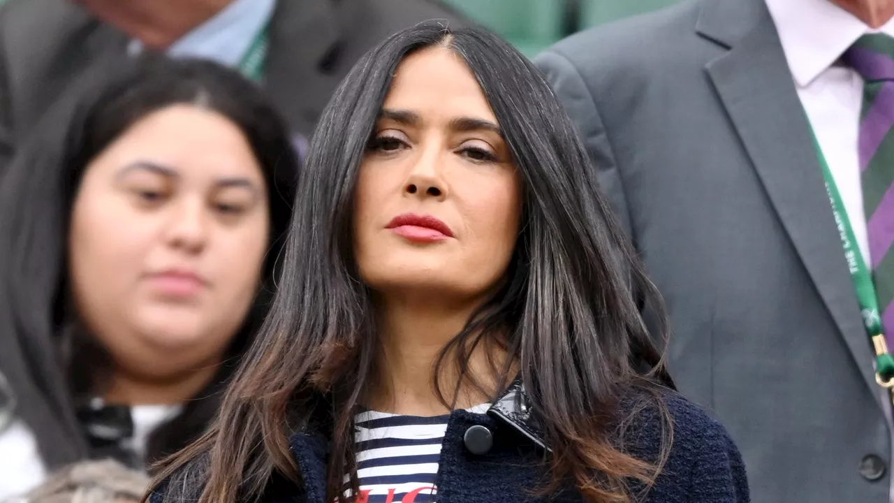 Salma Hayek: Mit ihrem Wimbledon-Look steht sie ganz selbstverständlich zu ihren grauen Haaren