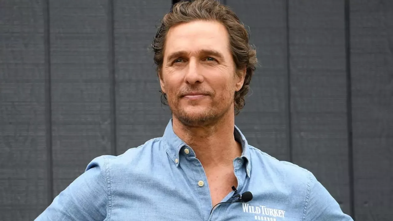 Matthew McConaughey, hinchado y sin poder abrir el ojo, deja sin palabras a sus fans