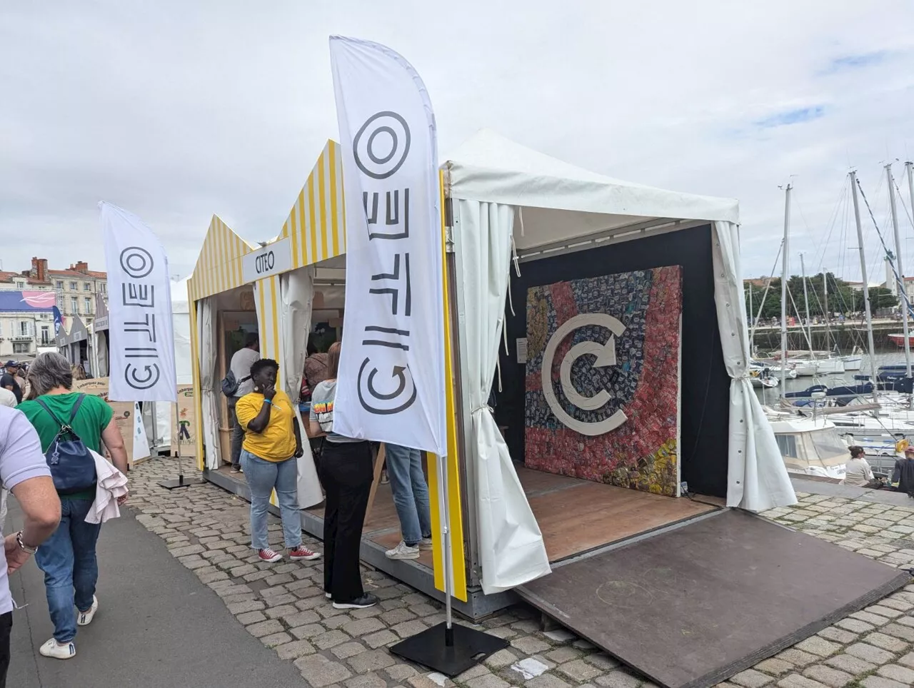 Aux Francofolies de La Rochelle, une brigade verte sensibilise les festivaliers au tri des déchets