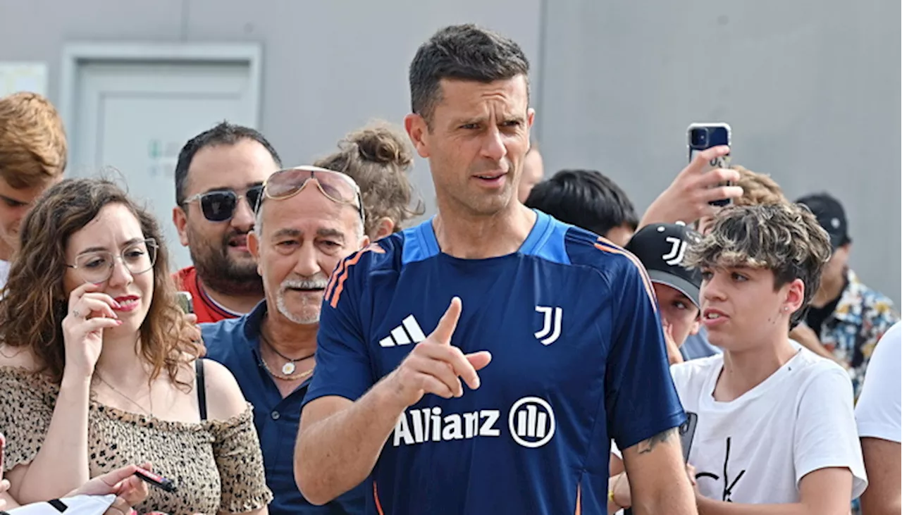 Juve scende in campo Elkann, Motta abbraccia i tifosi