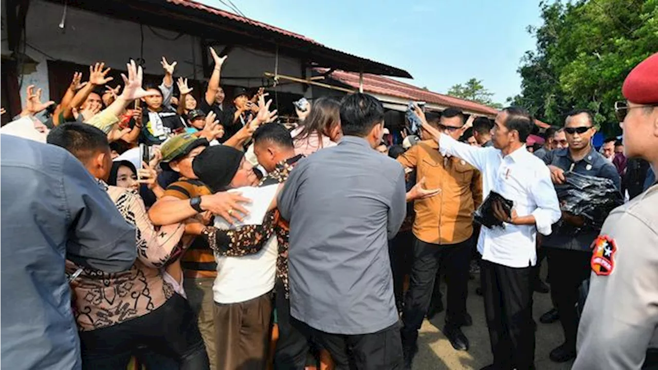 Jokowi Mau Lengser, Warga Lampung Utara Happy Bertemu-Curhat Sembako