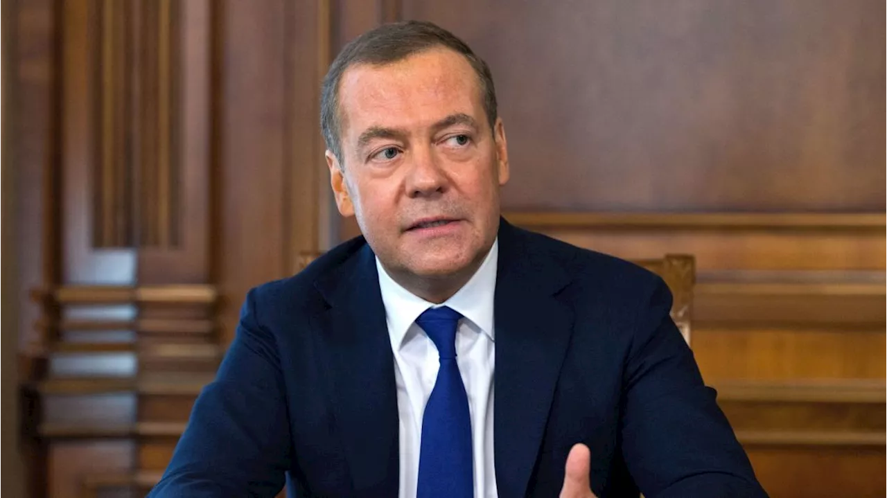 Ex-presidente russo Medvedev diz que Moscou deve buscar “desaparecimento” da Ucrânia e da Otan