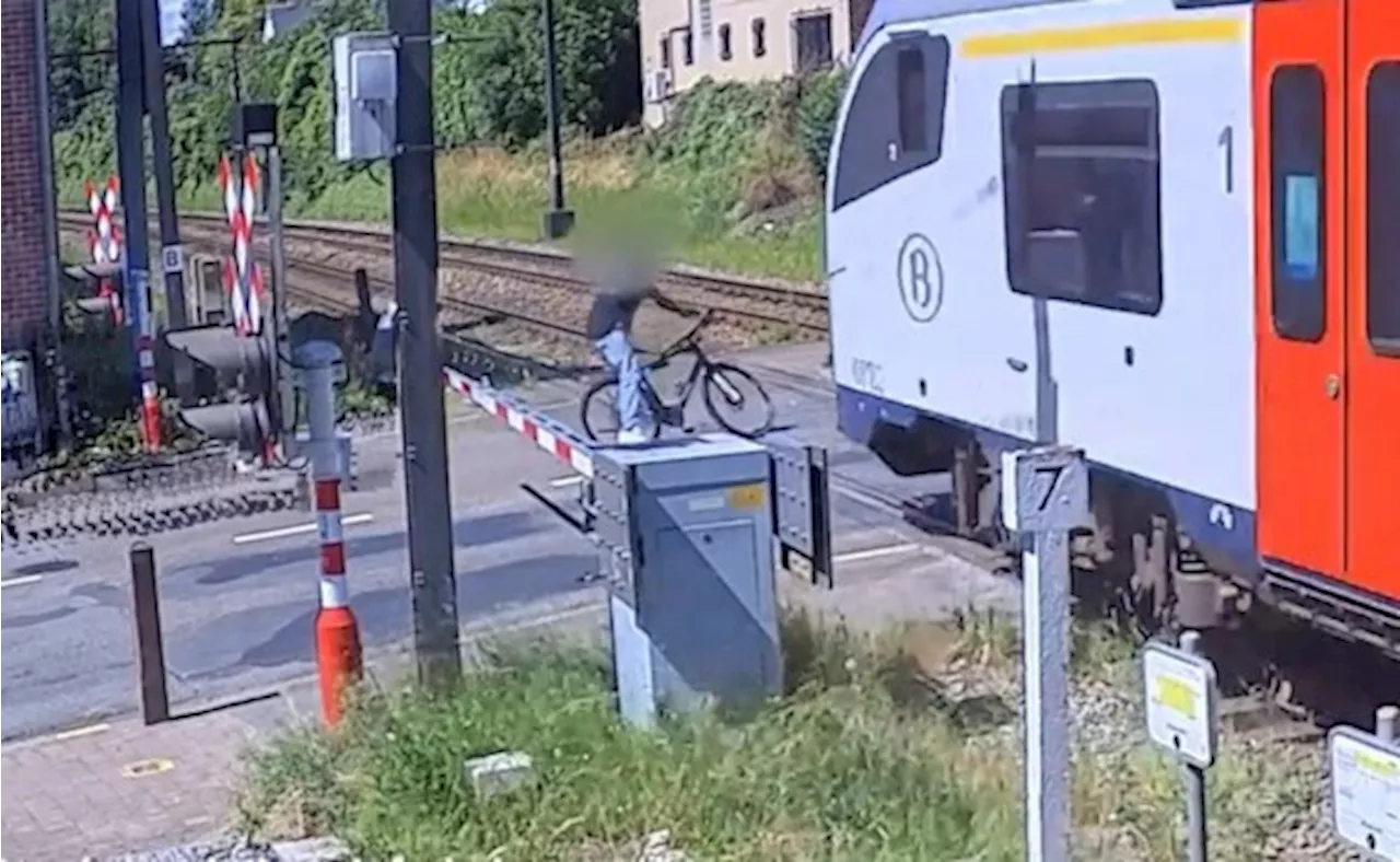 Infrabel waarschuwt met onthutsend filmpje om geen gesloten overweg over te steken: “Riskeer je leven niet”