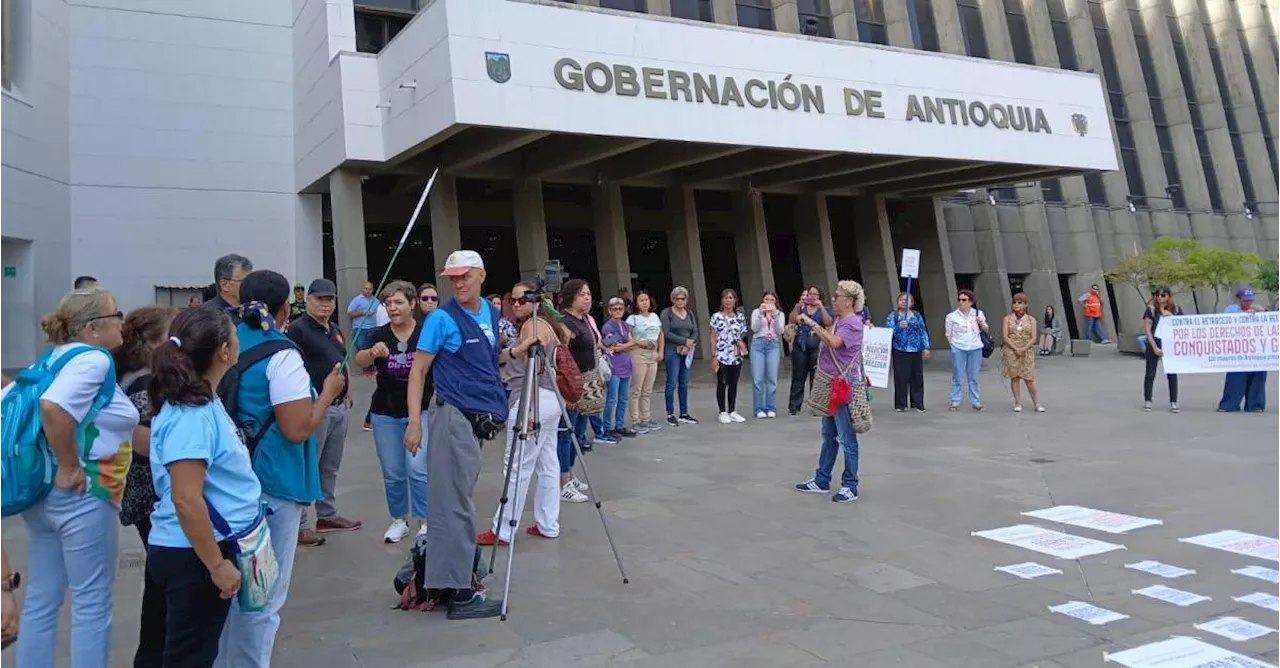 Colectivos protestaron en La Alpujarra por cambios en Secretaría departamental de las Mujeres: “Es un retroceso”