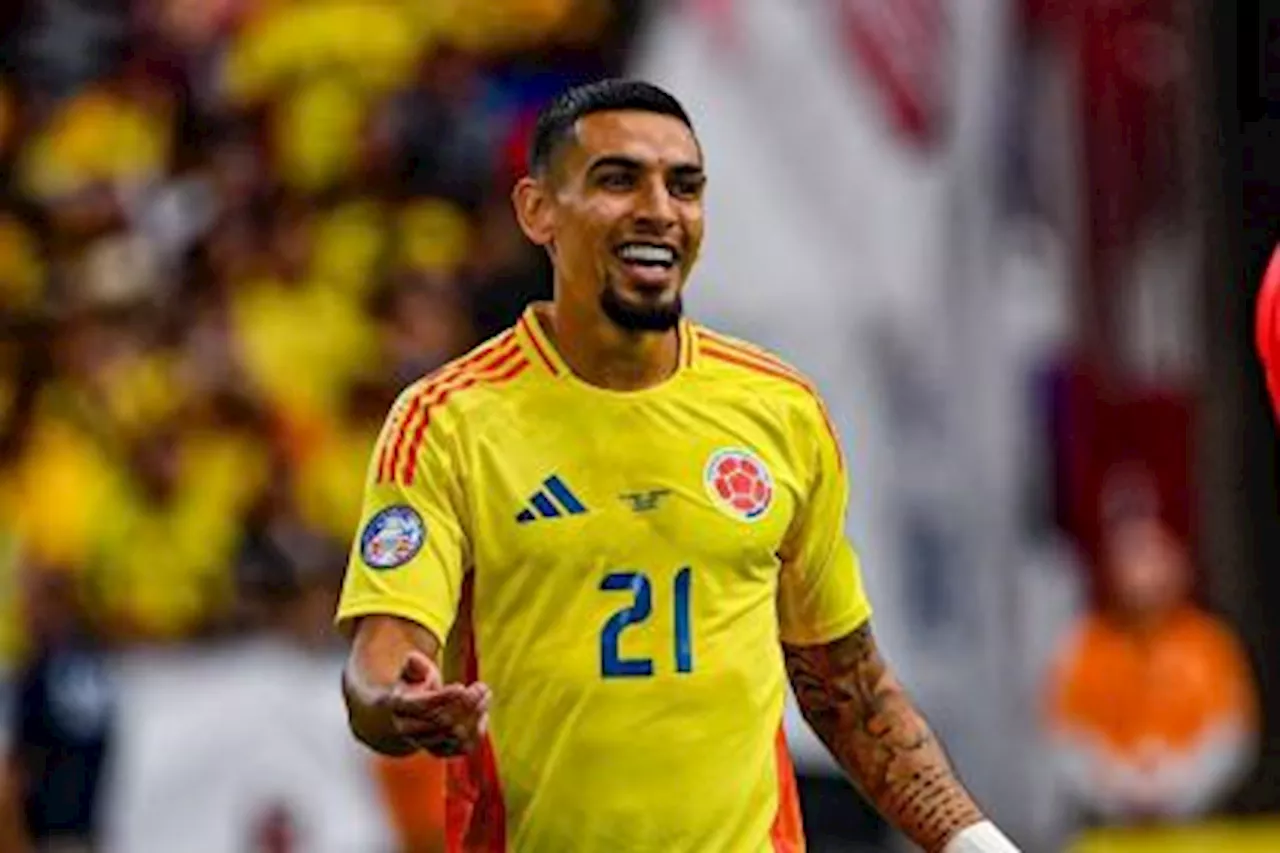 Daniel Muñoz expresa su dolor después de ser expulsado contra Uruguay