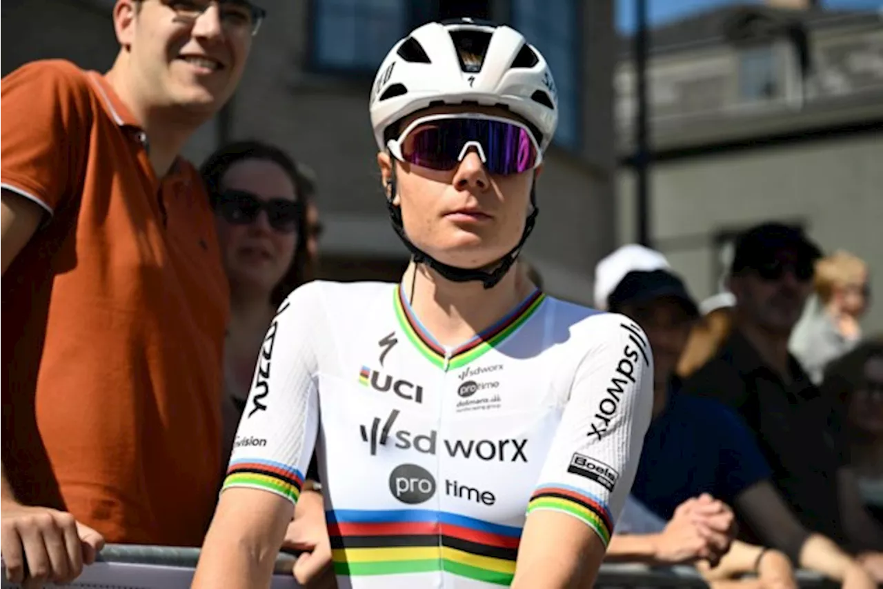 Met lengtes voorsprong: Lotte Kopecky sprint naar winst in vijfde etappe Giro d’Italia Women