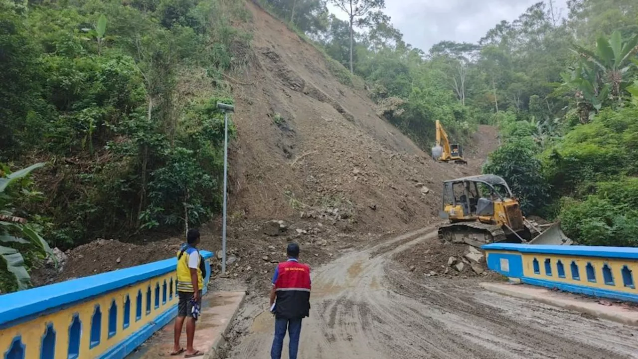 Sejumlah Ruas Jalan yang Putus akibat Cuaca Ekstrem di Maluku Mulai Dapat Dilalui