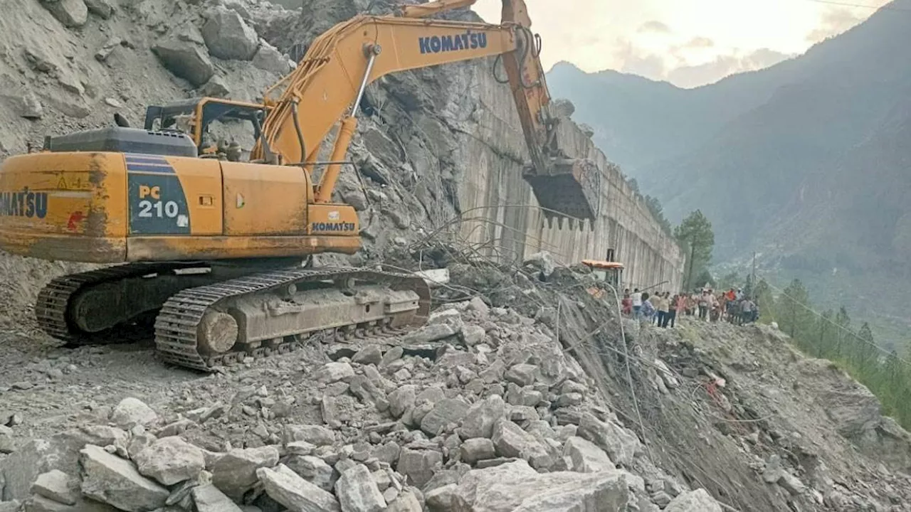 संभलकर! Uttarakhand में खतरनाक हुए पहाड़, बदरीनाथ हाईवे तीन दिन से बंद; 3000 से अधिक यात्री फंसे