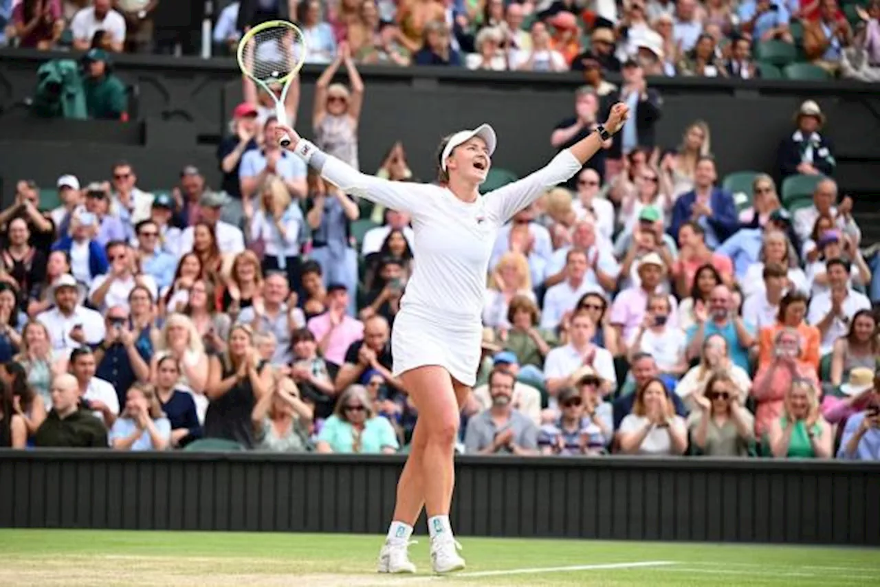 Barbora Krejcikova surprend Elena Rybakina et rejoint Jasmine Paolini en finale de Wimbledon