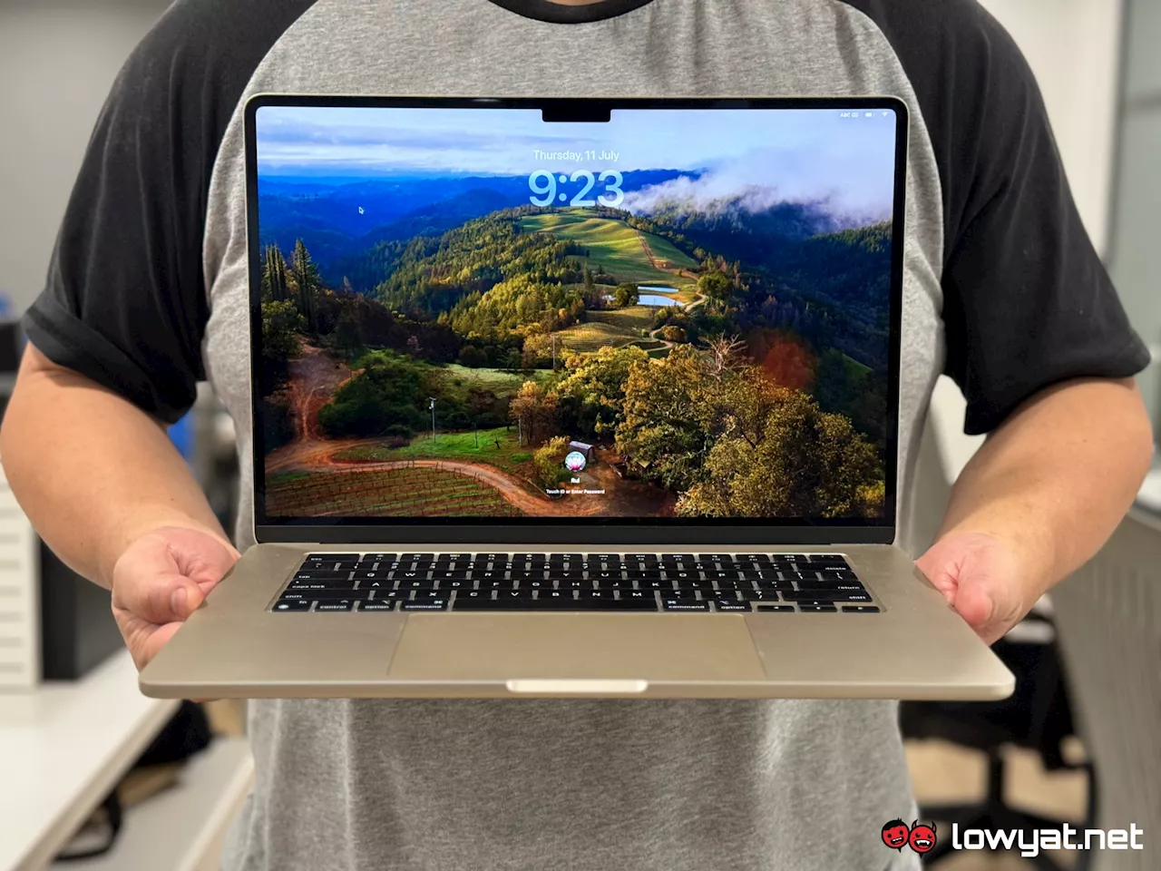 Apple MacBook Air 15 M3 Lightning Review: Faster Than The Last