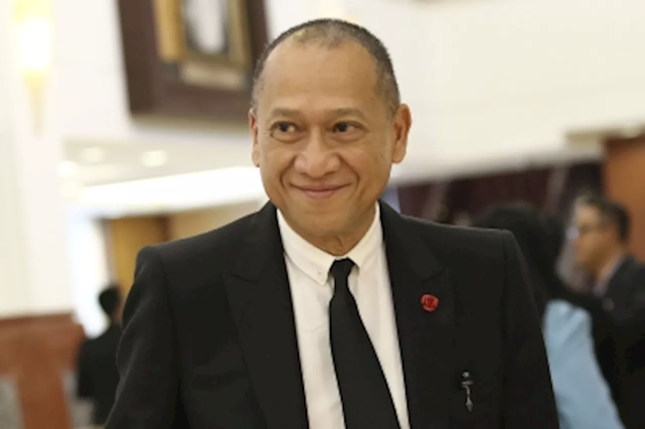 Nazri Aziz backs Speaker on Bersatu 6, says Muhyiddin muzzling MPs’ free speech