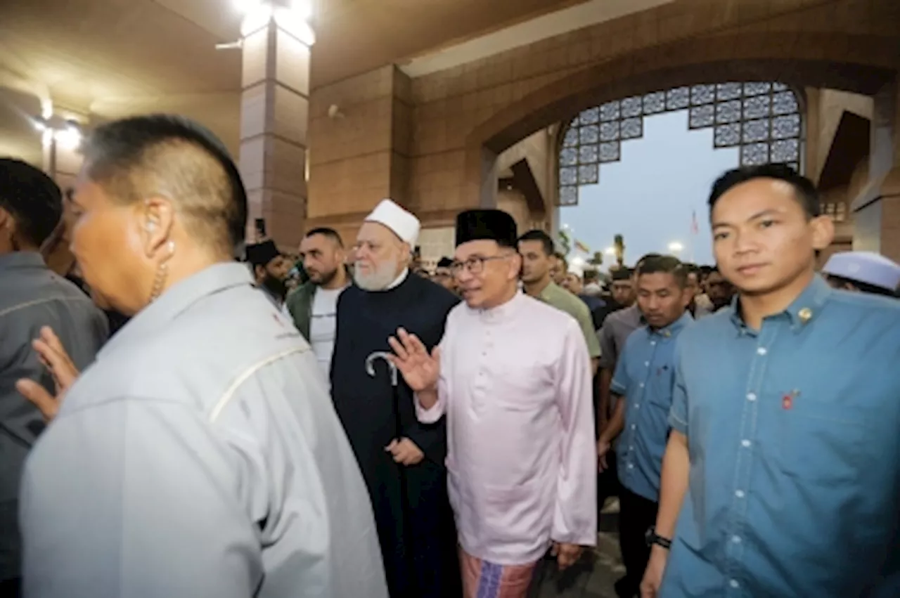 PM says Mufti Bill still under discussion, amid opposition to Sunni and Shafie school requirements