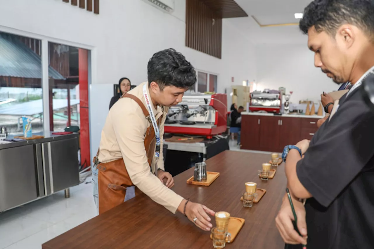 Para Barista Kopi di Aceh Beradu Kelihaian dalam Ajang Barista Champ 2024