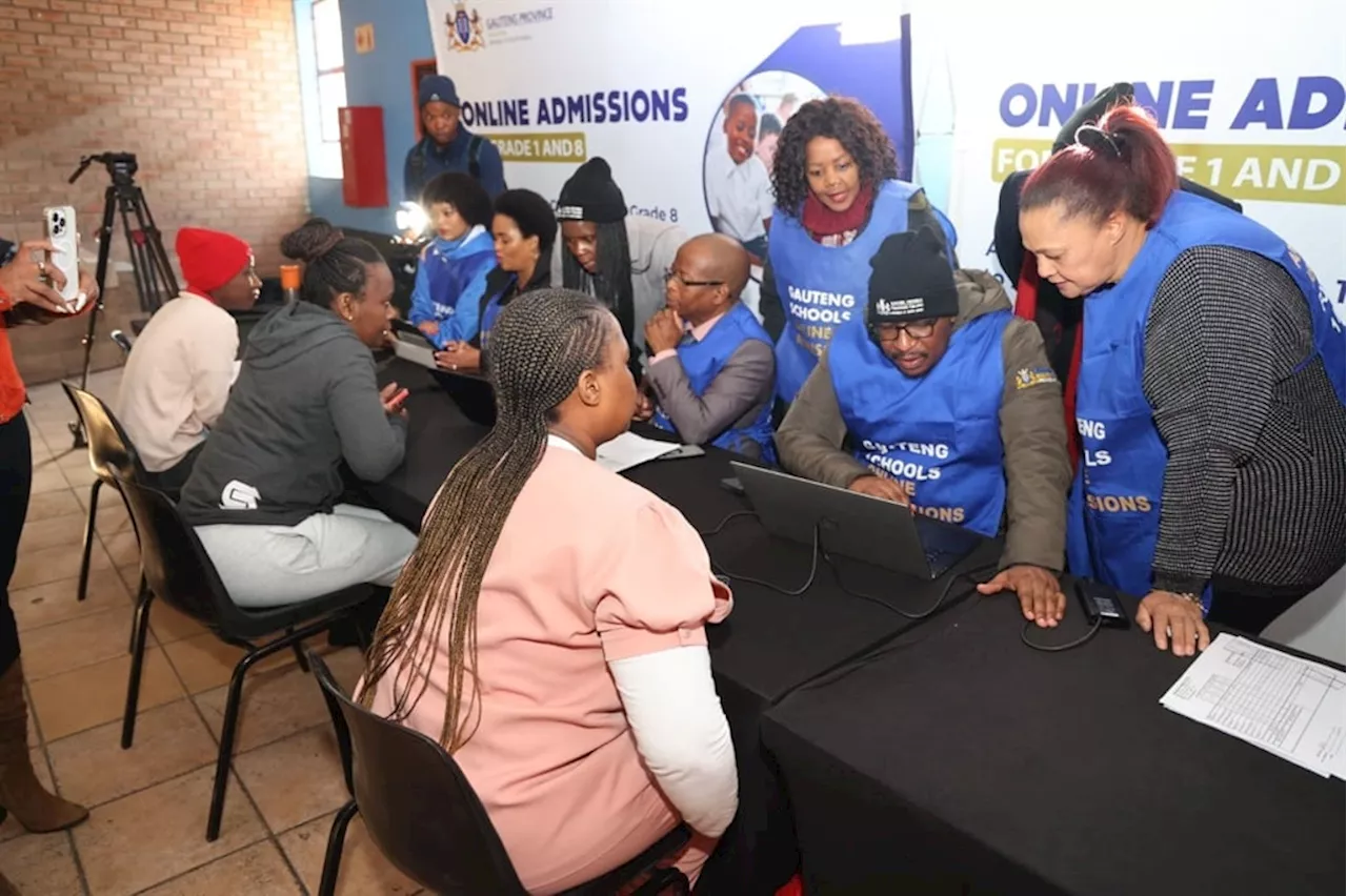 Diepsloot parents kick off 2025 Gauteng online applications